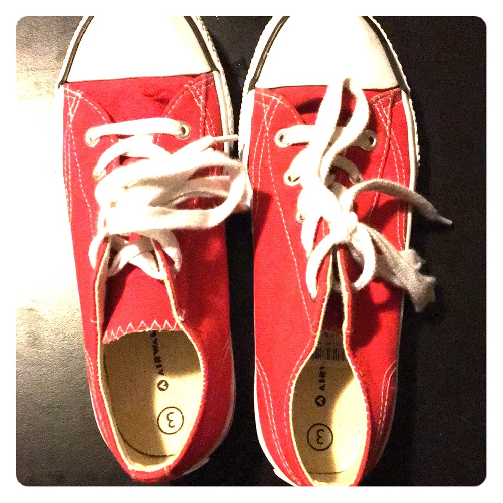 Kids size 3 red shoes
